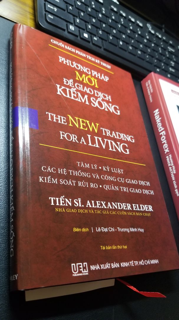Sách với biểu đồ màu, bìa cứng cáp, giấy bóng mỏng in tốt. Tôi mua đọc với kỳ vọng trang bị thêm cảm hứng, kiến thức để tiếp tục run. Giá bán bằng giá bìa,  giá thế là rất cao, nhưng mong rằng, cao không phải là đắt! Thanks.