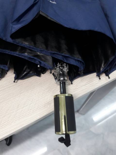 Sản phẩm giao cho KH không đúng chất lượng, kiểu dáng và màu sắc như thông tin hình ảnh đã quảng cáo.