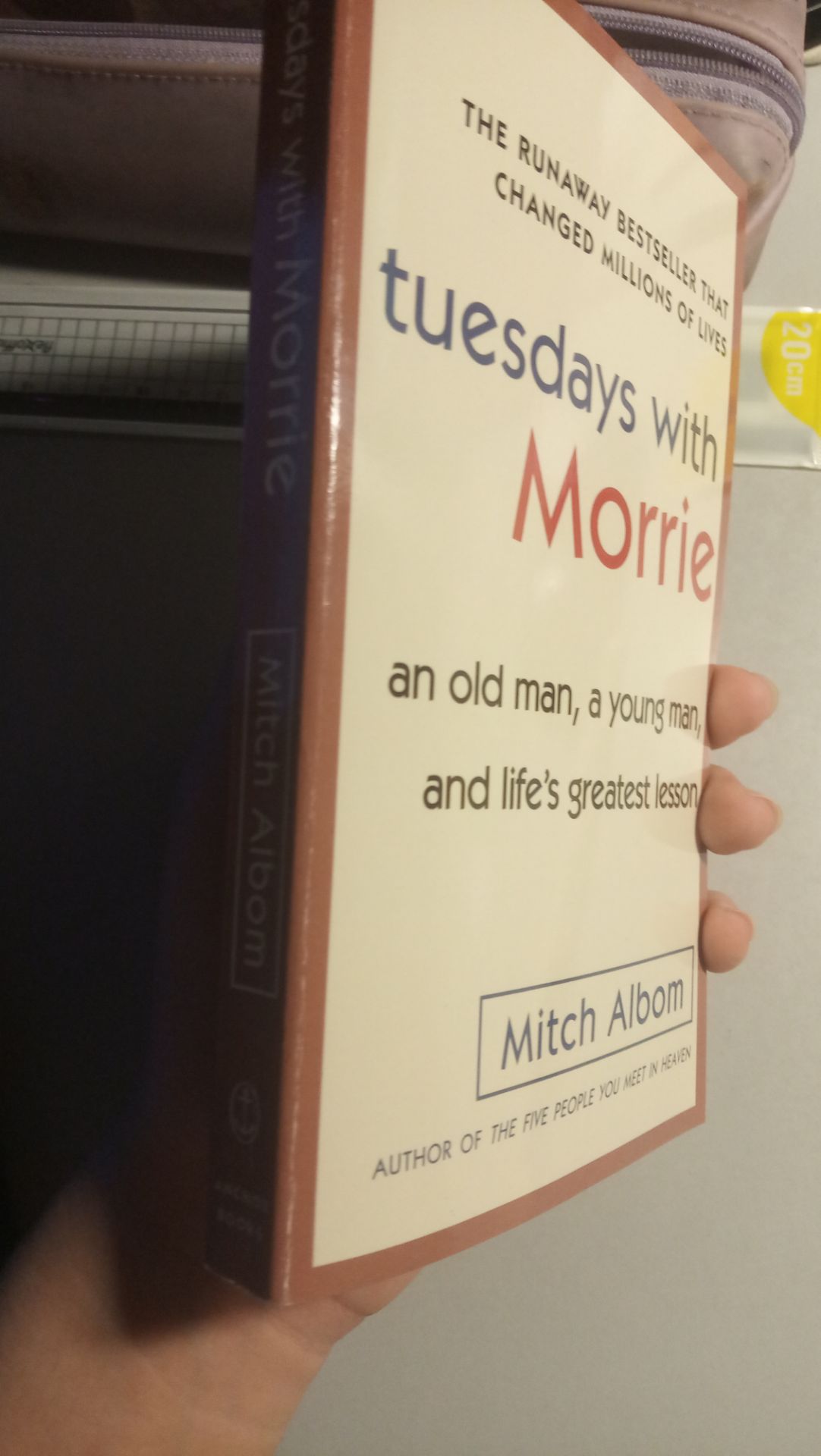 Ừm cuốn sách thì chúng ta k phải bàn về ndung r điểm cộng cho shop là đóng gói cẩn thận và kèm theo cả bưu tuy nhiên điểm trừ là chữ quá nhỏ hơn nữa sách in phần dán bìa và giấy đã bị bong( mình ms lấy hàng chiều nay). Đối vs mức giá như vậy mà chất lượng như trên nếu đc xem tại chỗ thật lòng mình sẽ k mua! Hi vọng shop có thể cải thiện những điều trên Ừm cuốn sách thì chúng ta k phải bàn về ndung r điểm cộng cho shop là đóng gói cẩn thận và kèm theo cả bưu tuy nhiên điểm trừ là chữ quá nhỏ hơn nữa sách in phần dán bìa và giấy đã bị bong( mình ms lấy hàng chiều nay). Đối vs mức giá như vậy mà chất lượng như trên nếu đc xem tại chỗ thật lòng mình sẽ k mua! Hi vọng shop có thể cải thiện những điều trên