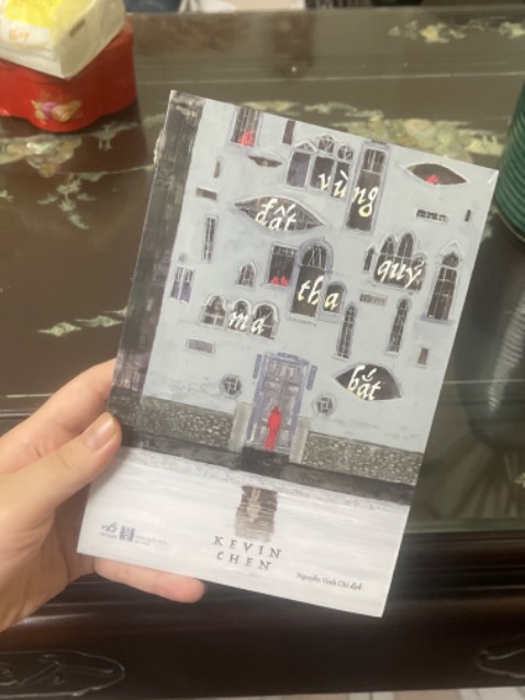 Giao Hàng nhanh đóng gói cẩn thận. Mình đã nghe nhiều review về cuốn sách này đều là những review công tâm và đánh giá cuốn sách hay có chiều sâu câu chuyện đều cảm động và mang lại nhiều ý nghĩa nhân văn. Tiki đợt này đóng gói hàng cũng rất cẩn thận sách nguyên seal shipper vui tính