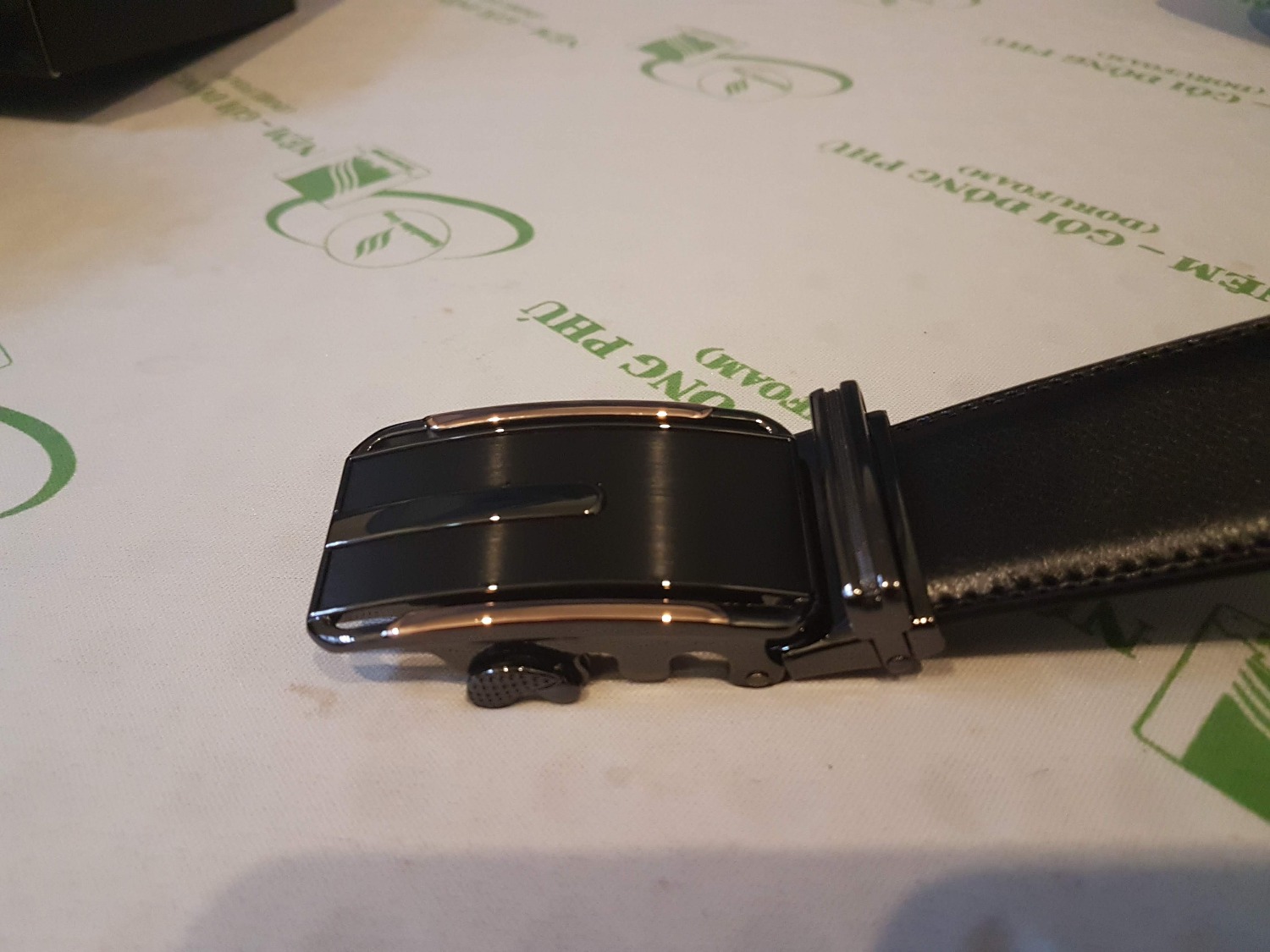 Sản phẩm đóng gói kỹ
Sản phẩm đúng như miêu tả trên website
Không biết dùng lâu dài ra sao nhưng cảm giác tốt.
Có điều hơi to theo chiều ngang (đầu 4cm, dây 3.5cm)
bonus: được bảo hành 1 năm, không biết thật không