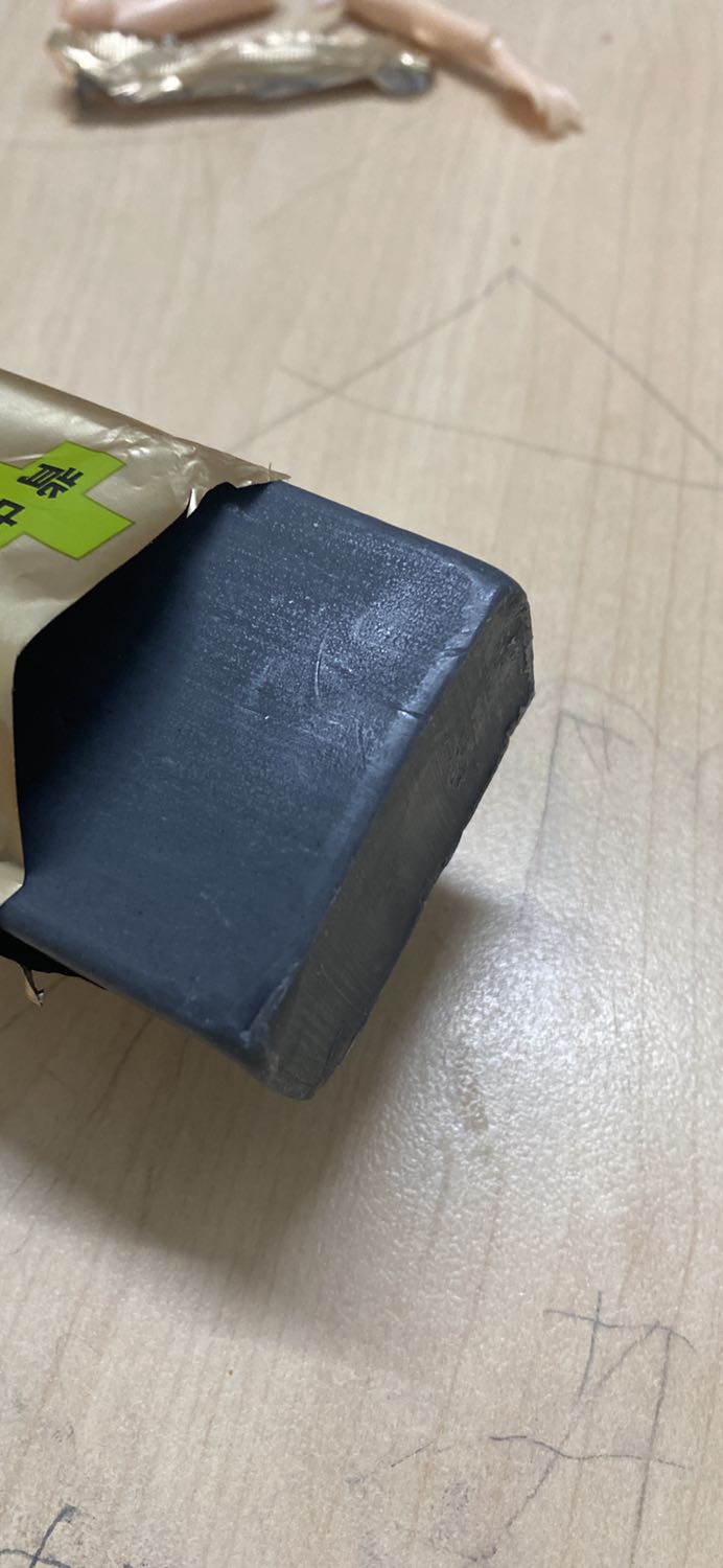 Rất thất vọng với tiki luôn . Vì lần nào m đặt hàng mua cũng đúng sản phẩm . M đặt mua viên uống chống nắng mà giao cho m xà bông chả hiểu làm ăn kiểu gì *** gạt khách hàng kiểu này . M cũng bó tay . Vì ko để ý nên đã cắt sản phẩm . Cứ nghĩ bên trong là hộp đựng viên chống nắng ko ngờ lại là cái cục màu đen nay. Ko biết shop ban hay tiki bán mà m thấy thất vọng ghê gớm.