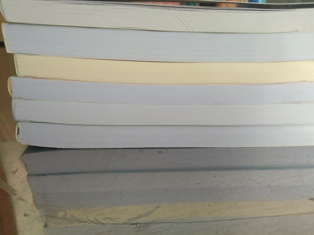 sách đẹp, mà giấy của các cuốn khác nhau không cùng màu giấy, nhưng bù lại bộ sách đều là của một nhà biên soạn, tóm lại ok đáng tiền nên mua.....