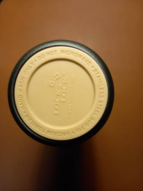 Bình tốt, mà phần đế cao su dán hơi bị lệch tí làm bình hơi bị lắc, không vững khi đặt xuống