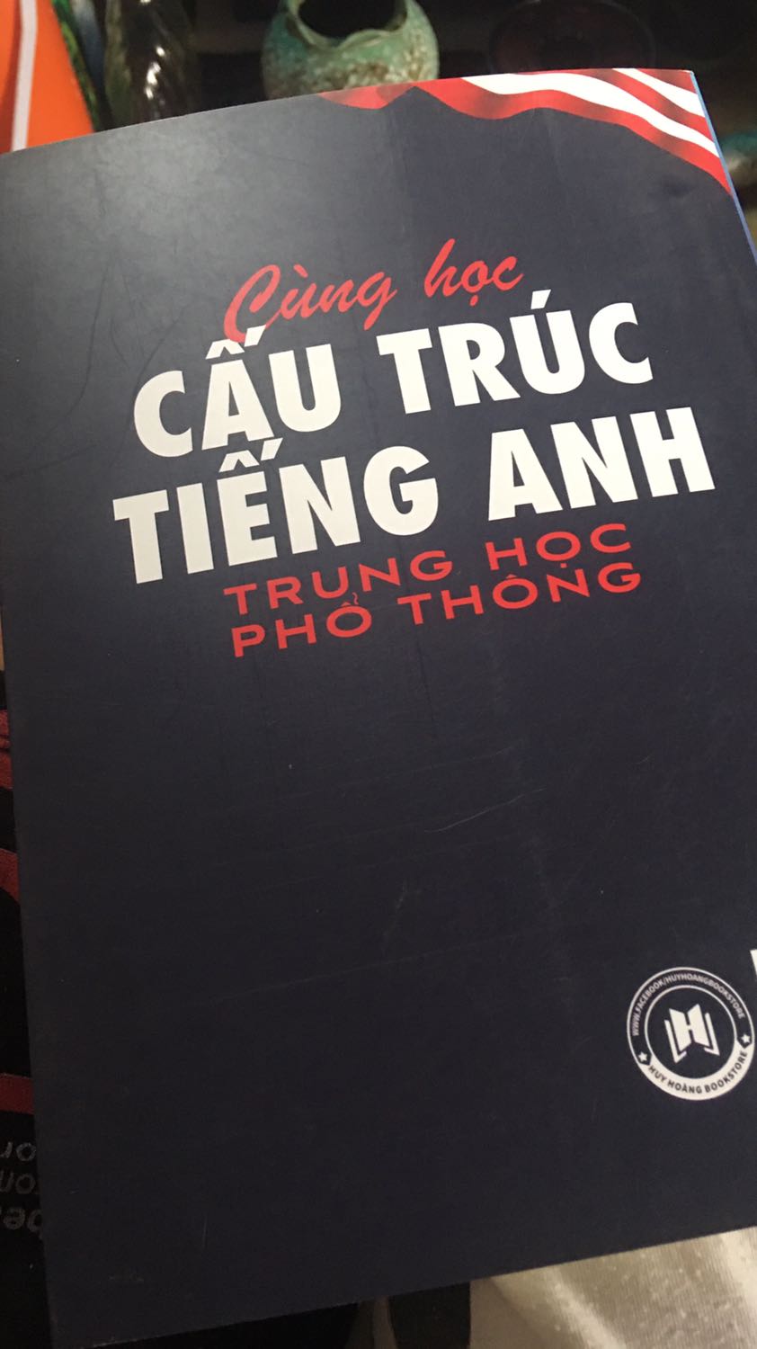 Sách kiểu hơi cũ 
Nhưng dùng tốt