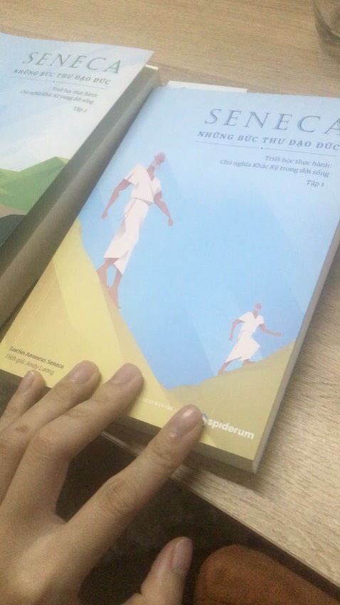 Sách được gói rất cẩn thận. Giao hàng cực kì nhanh. Mình đã theo dõi những bản dịch của anh Andy Luong trên spiderum, và cuối cùng mình cũng tậu nguyên bộ về tay. Thật sự cảm ơn dịch giả và spiderum đã xuất bản cuốn sách.