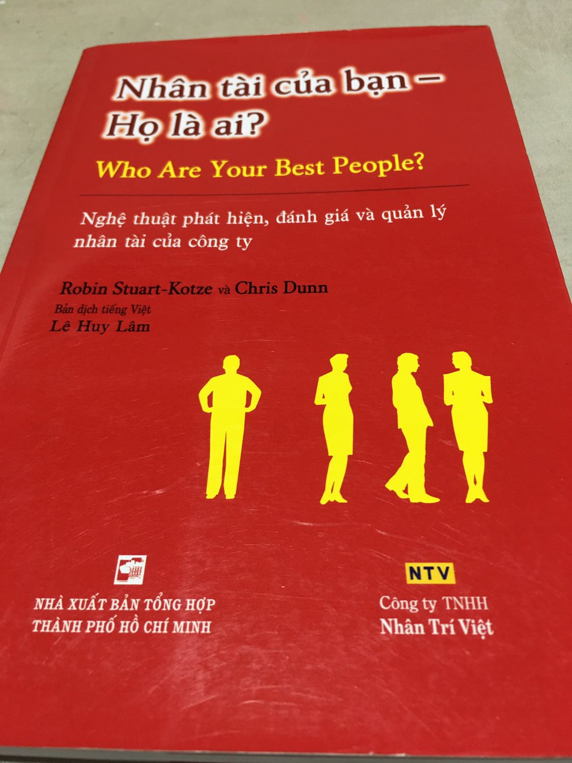 Sách ổn, nội dung phù hợp cho những ai làm quản lý hoặc đang học chuyên ngành Quản trị. Cuốn sách cung cấp nhiều kiến thức về tâm lý học, cách nhận biết, thu hút và giữ chân nhân tài