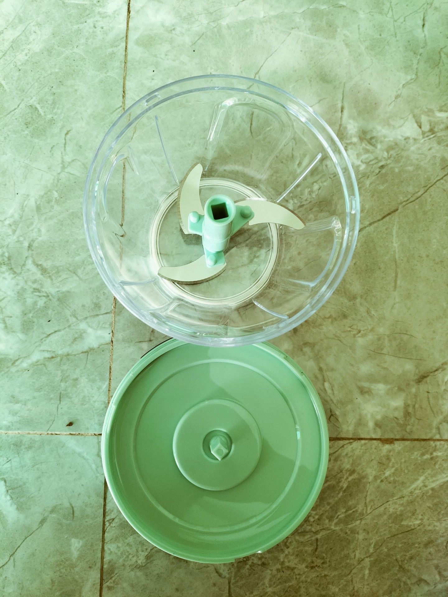 Dụng cụ nhỏ gọn, thích hợp cho băm tỏi ớt lượng đủ dùng cho gia đình. Nếu nhà mn hay nấu nướng, ăn uống nhiều thì nên mua size lớn hơn( mình mua size nhỏ là size S). Hy vọng sẽ là 1 món đồ tiện lợi và phù hợp cho không gian bếp của mọi người nhá. Cảm ơn Tiki