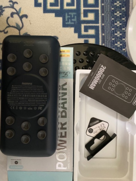 Pin khá dày và nặng, sạc bằng dây nhanh hơn là sạc không dây, sạc ko đây được cả khi gắn ốp lưng, sạc đầu vào cũng tầm bằng với các loại khác, về chất lượng sẽ dùng tiếp và feedback sau. Shipper nhiệt tình thân thiện, thanks all