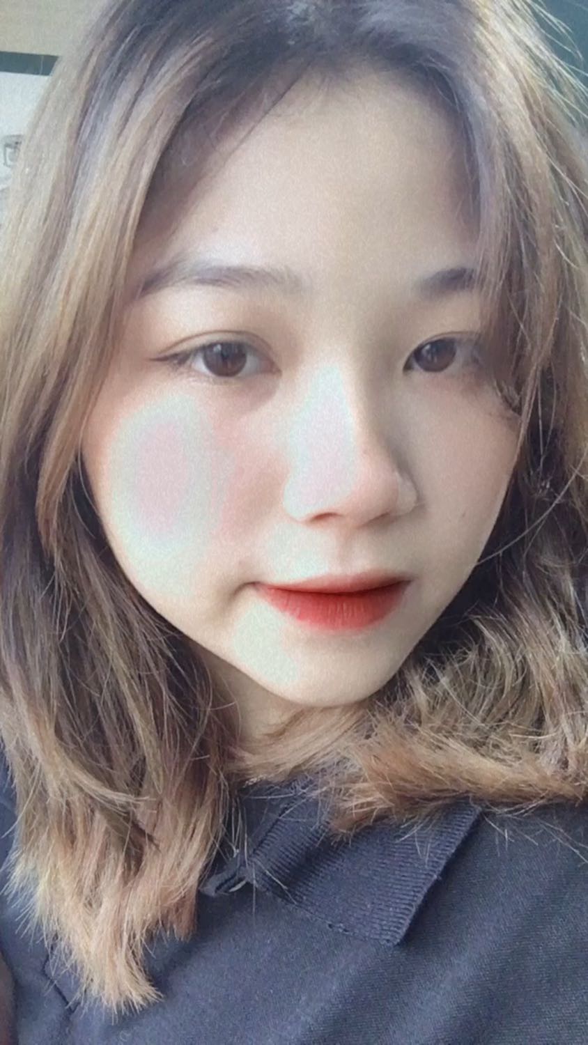 Shop giao đủ hàng 
Máy nhỏ gọn dễ mang theo 
Máy nhanh nóng, uốn tóc vào nếp rất nhanh 
Nếp tóc giữ được khá lâu nên không phải lo tóc nhanh duỗi nha các bạn
Máy có nhiều nhiệt độ để phù hợp với chất tóc của bạn
Nói chung là máy rất đáng tiền và nên mua nha các nàng
Món đồ quá là ưng ý