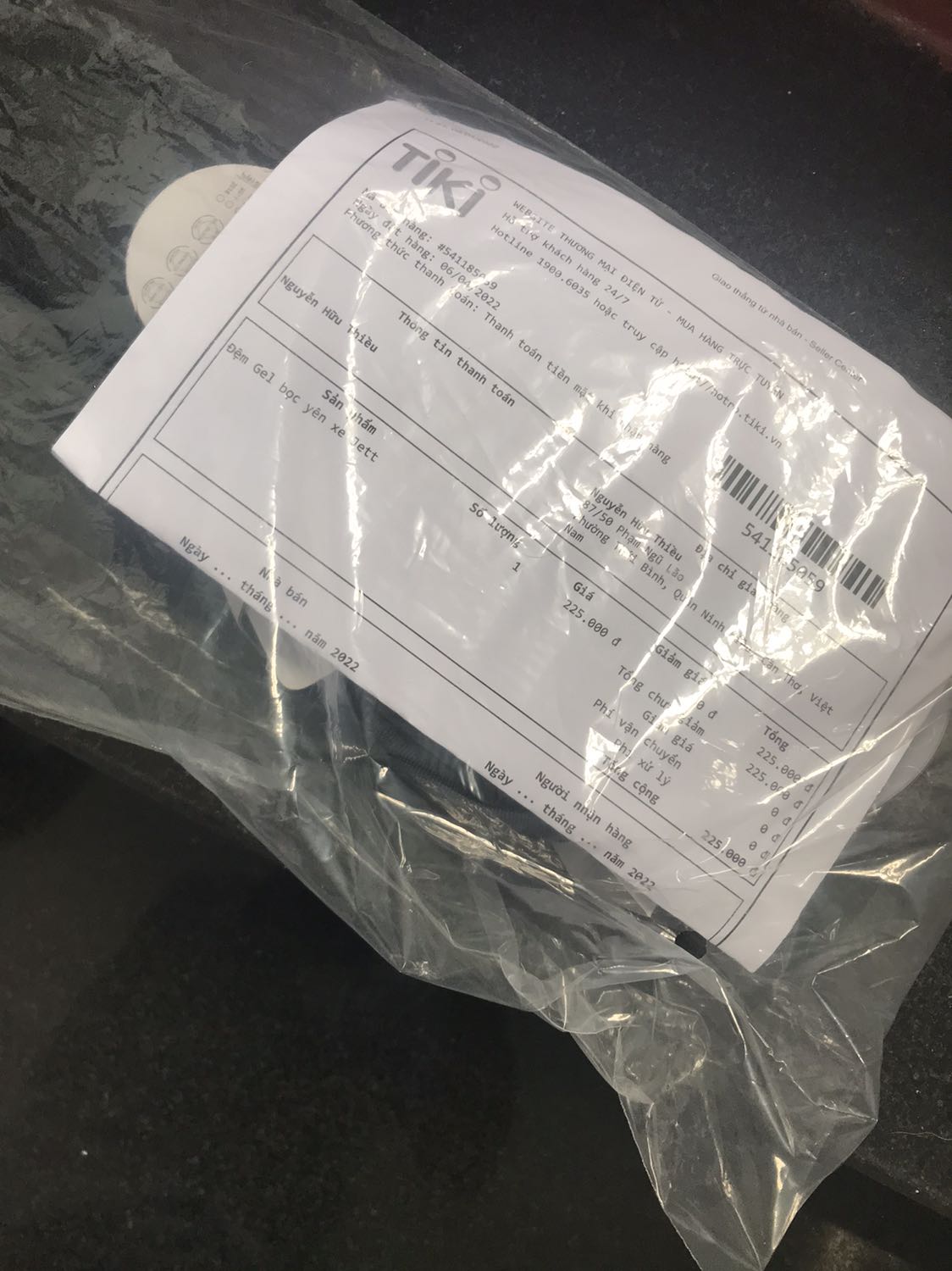 Đã nhận được bao yên xe đạp JETT size 28 x 16 cm, lắp vào yên xe đạp size 28x14cm rất vừa vặn. Chất lượng đệm rất êm, bề mặt yên giữ mông không bị trượt, rất an toàn. Dây rút giúp bao bọc yên rất gọn đẹp. Giao hàng cực nhanh.
Chấm Shop và Tiki 5 SAO.