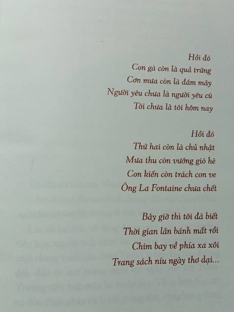 sách rất xinh không gì phải bàn, giấy mịn đẹp mắt, bìa cứng được in chìm nổi, quà tặng không dư không thiếu, chỉ thiếu chữ ký bác Ánh do chưa may mắn 😭 nhưng ksao hehe