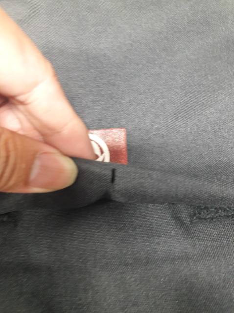 Balo đẹp, Nhưng bị rách 1 tí. Mong shop hỗ trợ.