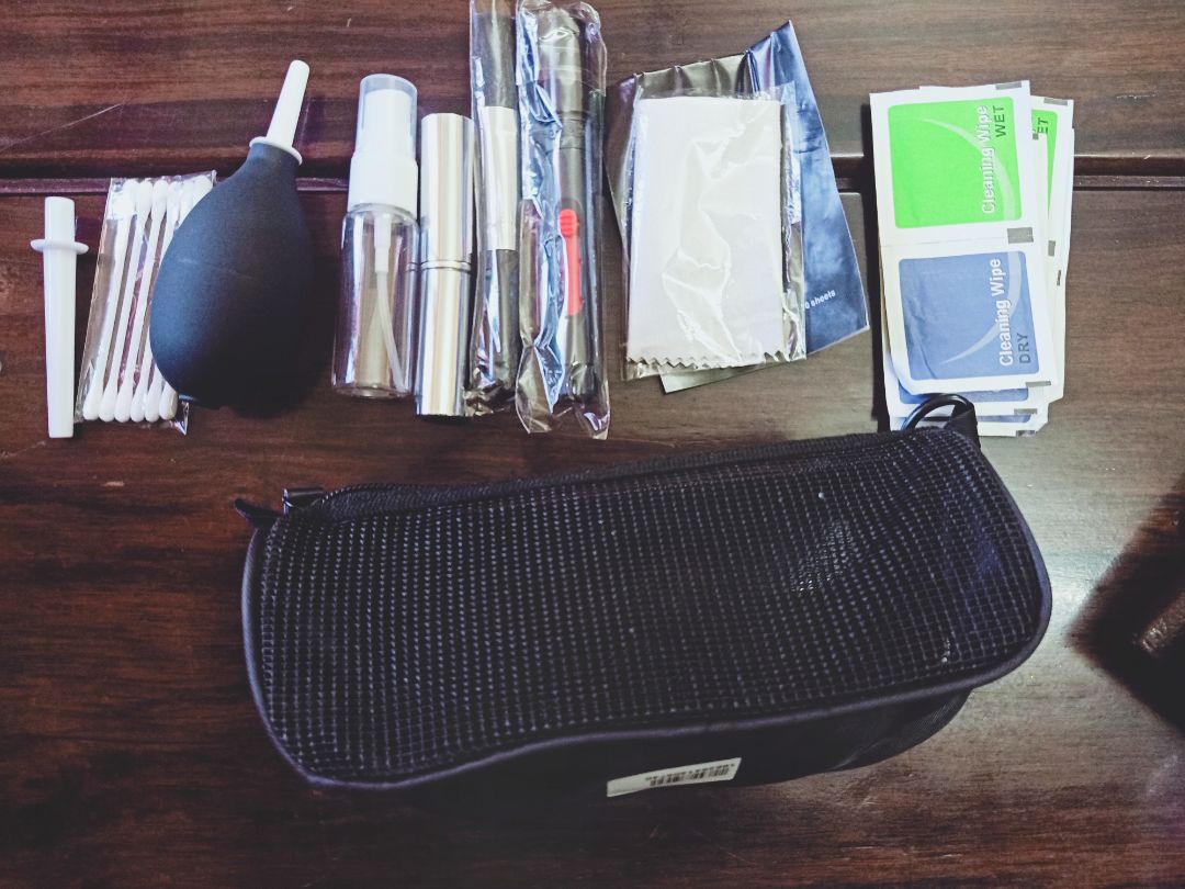 Rất không hài lòng. Rất không nên mua. Lọ đựng dung dịch thì không có 1 giọt (nhiều ng mua đã phản ánh). Bóng thổi thì bé. Các cái còn lại thì không tương xứng với giá. Rất không hài lòng. Rất không nên mua. Lọ đựng dung dịch thì không có 1 giọt (nhiều ng mua đã phản ánh). Bóng thổi thì bé. Các cái còn lại thì không tương xứng với giá.