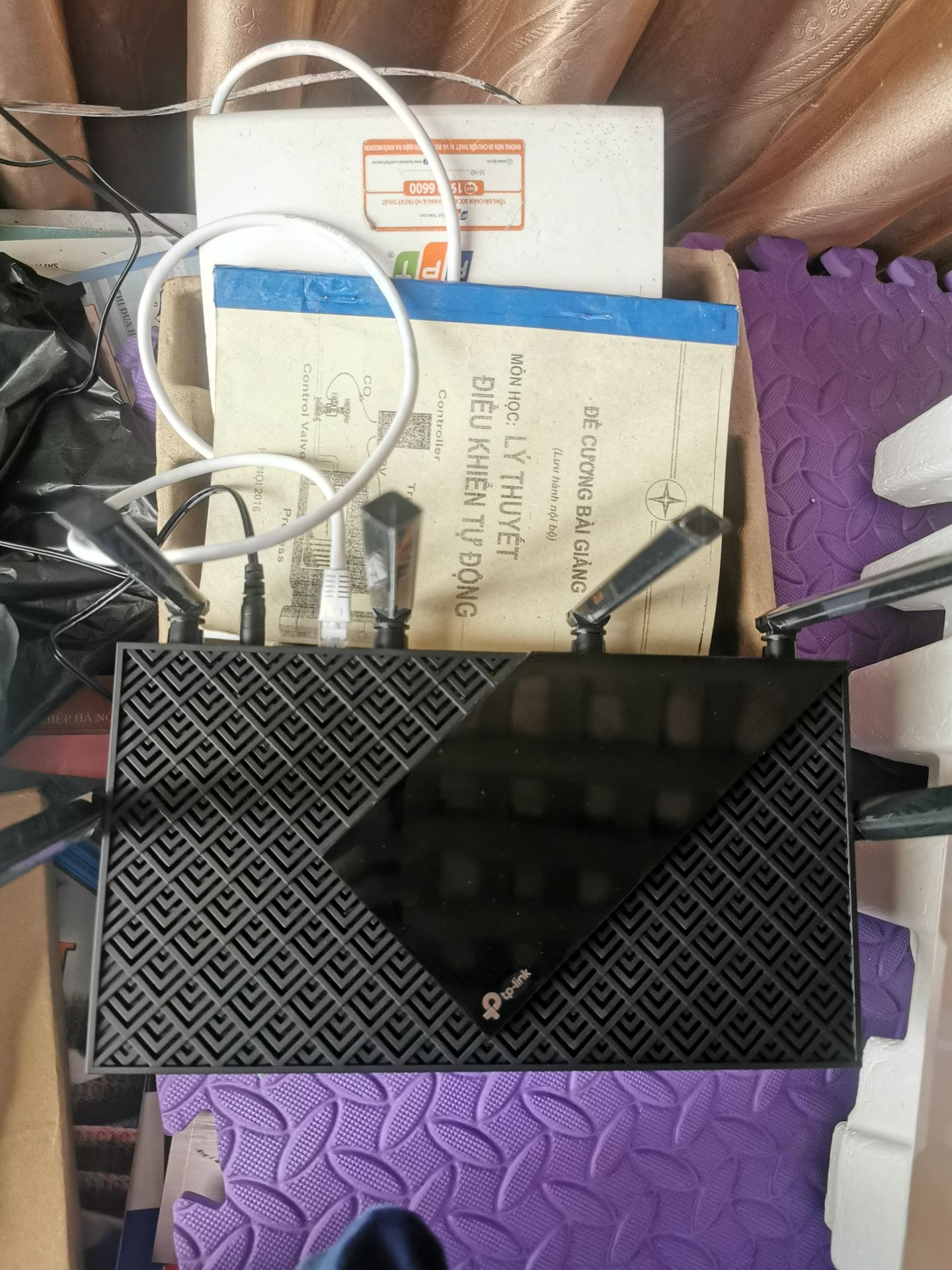 ban đầu dùng thấy ổn, sóng sánh phát không quá xa, nhưng đáp ứng tốt nhu cầu của mình, vì tốc độ gói cước chỉ 100Mbp/s nên thay router này thay cái cũ tốc độ và sự ổn định có tăng lên