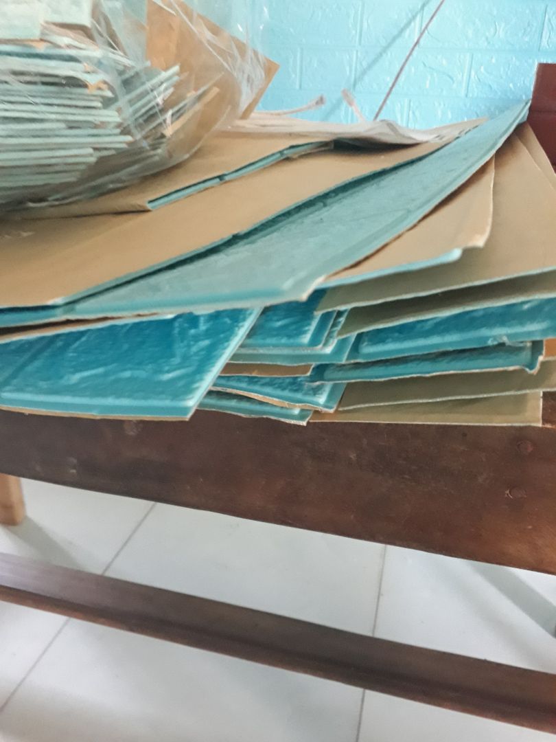 khó trong lúc thi công. miếng dán rất là mõng. Khi lấy miếng keo ra miếng dán rất dễ bị giãn ra...