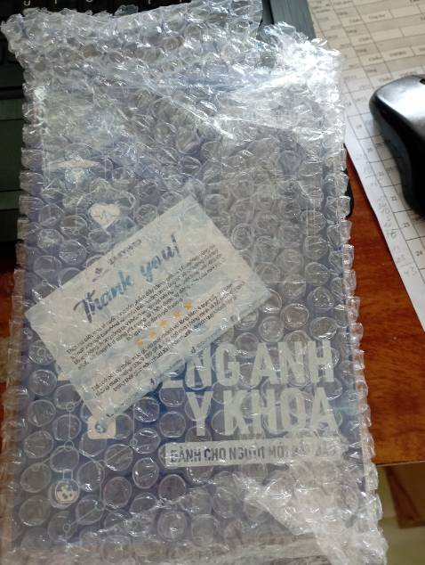 Chất lượng giấy tốt, thơm
Mình đang ôn Step 2 CK thì thấy từ vựng trong này là cơ bản đủ dùng rồi. Sách còn cung cấp thêm nhiều thông tin y học về các từ đấy chứ ko phải chỉ mỗi nghĩa ko.
Hài lòng lắm ạ