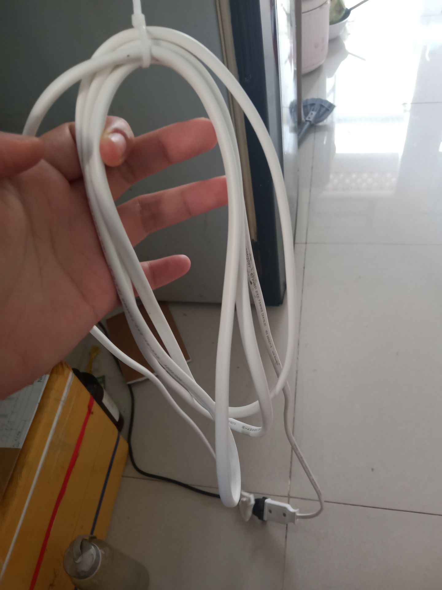 Sản phẩm ổn, chắc chắn, nhìn khá bền. Bản thân mình đã mua đến sản phẩm thứ 2 tại đây vì tin tưởng chất lượng.
Tiki giao hàng nhanh, đóng gói cẩn thận.
Trải nghiệm mua sắm tốt, hài lòng.