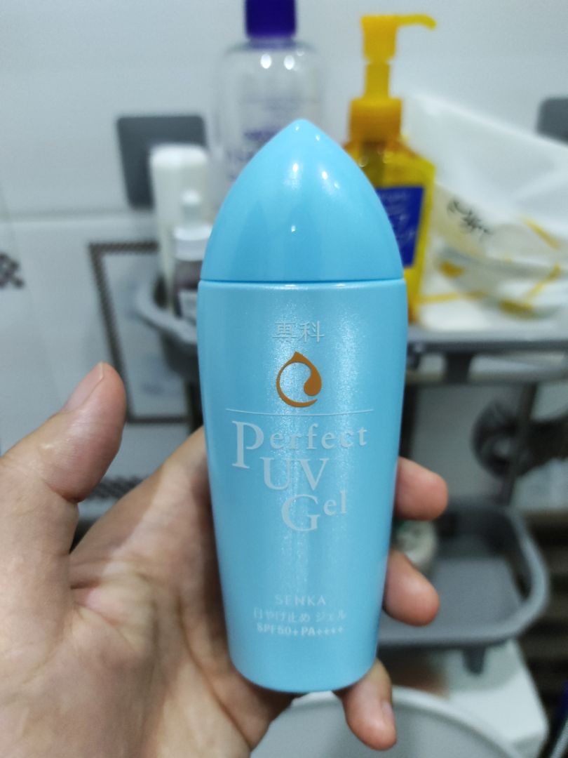 mua 1 được 2, hàng đóng gói cẩn thận, đặt 7.7 thì 10.7 nhận hàng. chất gel mềm ẩm, thấm nhanh vào da, k nhờn rít, k cay mắt. sản phẩm rất đáng mua cho những bạn da dầu, da hỗn hợp.