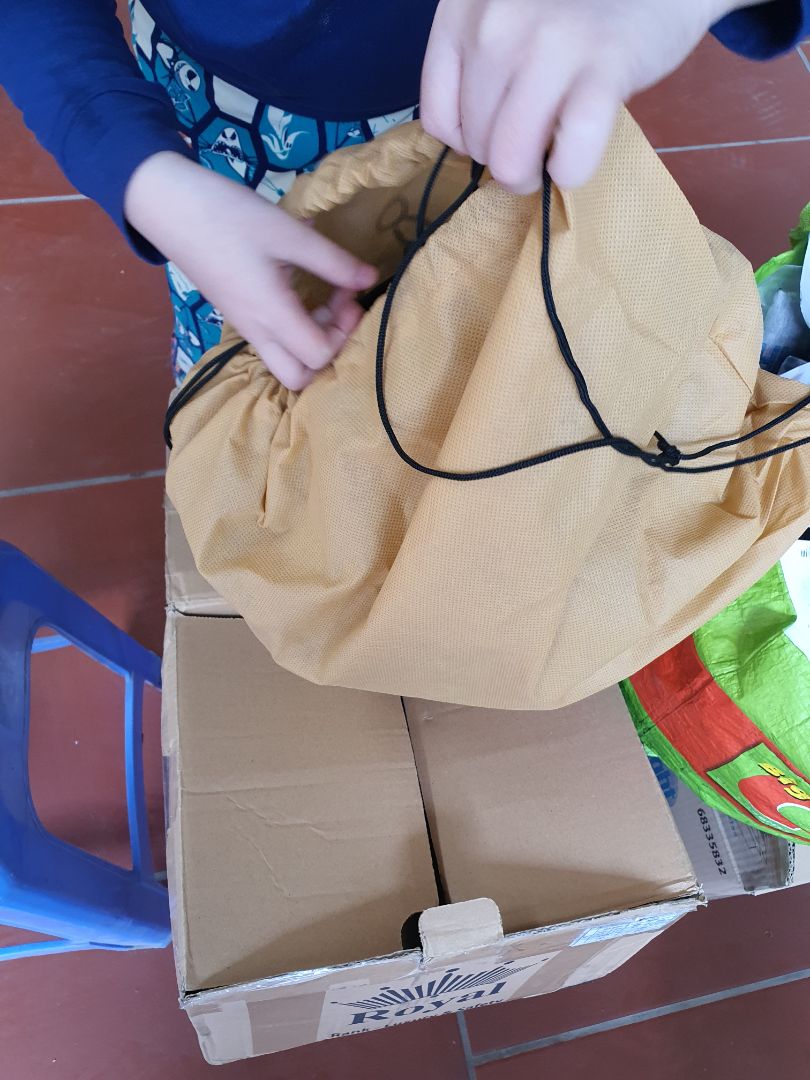 mũ xịn xò, chắc chắn. kính âm bảo vệ kính khỏi trầy xước. Kính đi đêm ko bị lóa. sẽ ủng hộ shop tiếp