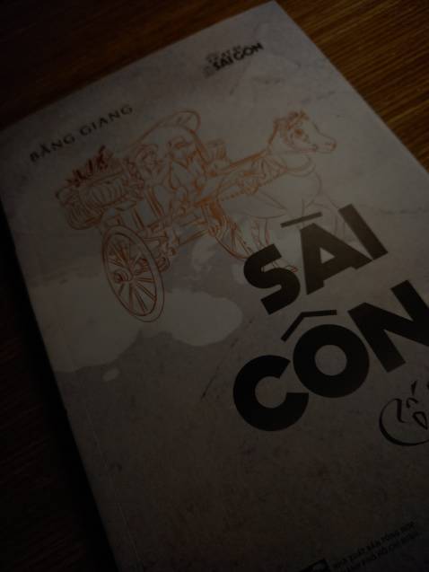 Sách  đẹp lắm nha chủ yếu vt về một số nhân vật và sự kiện từ những năm 30,70,75 của thế kỉ trc ở Sài Gòn thời đó nên sách khá phù hợp cho nhưng bạn muốn tham khảo tài liệu về Sài Gòn xưa