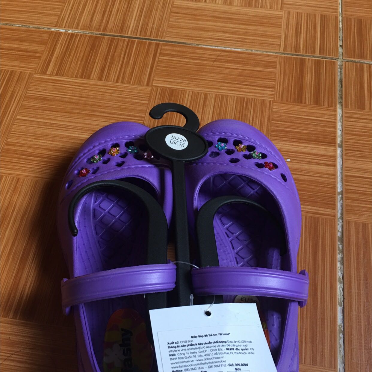 Dày đẹp đúng mẫu , không hôi mùi nhựa , mọi người mua ủng hộ nhé ,