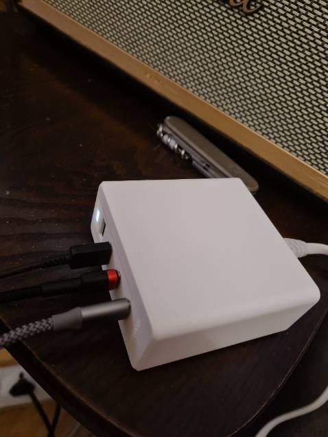 Sạc tốt, chất lượng gia công tuyệt vời, sạc cùng lúc laptop, điện thoại, ipad mini vô tư.