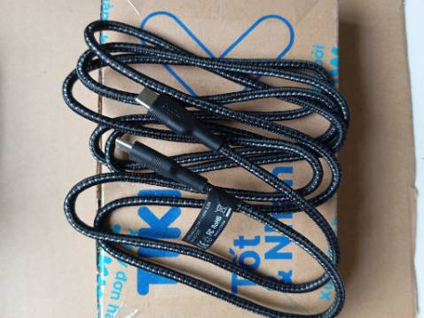 Cáp sạc nhanh đúng như mô tả, dây bọc dù nên rất chắc chắn nhé, cáp dài 2m tiện lợi, cảm ơn shop