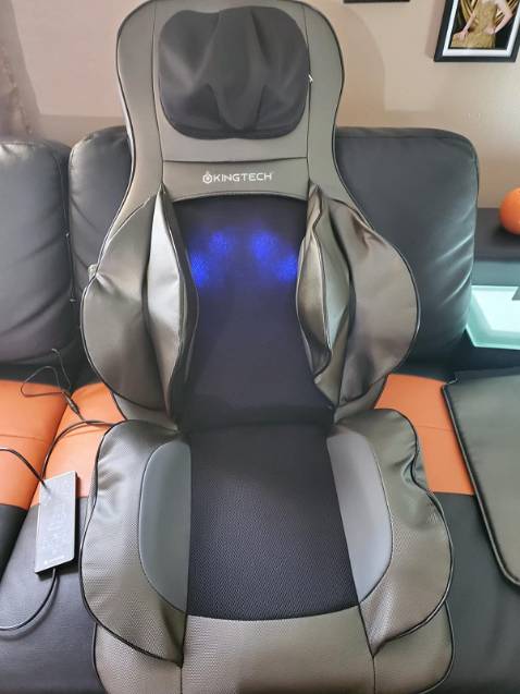 Giao hàng nhanh lắm! Trong Hà Nội giao trong ngày đã đến. Đệm được đóng 2 lớp hộp nên lúc nhận hàng chỉ hơi méo nhẹ bên ngoài không ảnh hưởng gì cả. Dùng đệm quá tốt, massage phần lưng thì cực kỳ đã đặc biệt với người hay ngồi nhiều. Có quai phía sau gán lên ghế rất dễ dàng nên thích có thể mang vừa ngồi vừa làm coi như cái đệm ghế cũng được. Nói chung sản phẩm này tốt.