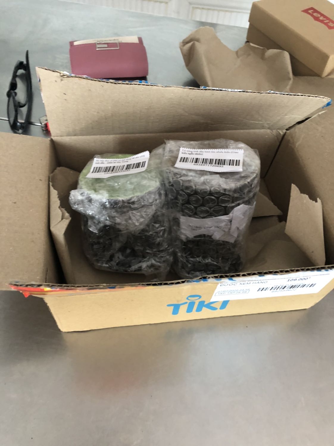 Sản phẩm đẹp, vì nói trước là giao ngẫu nhiên nên không giống hệt hình nhưng không thành vấn đề, đóng gói kỹ lưỡng?