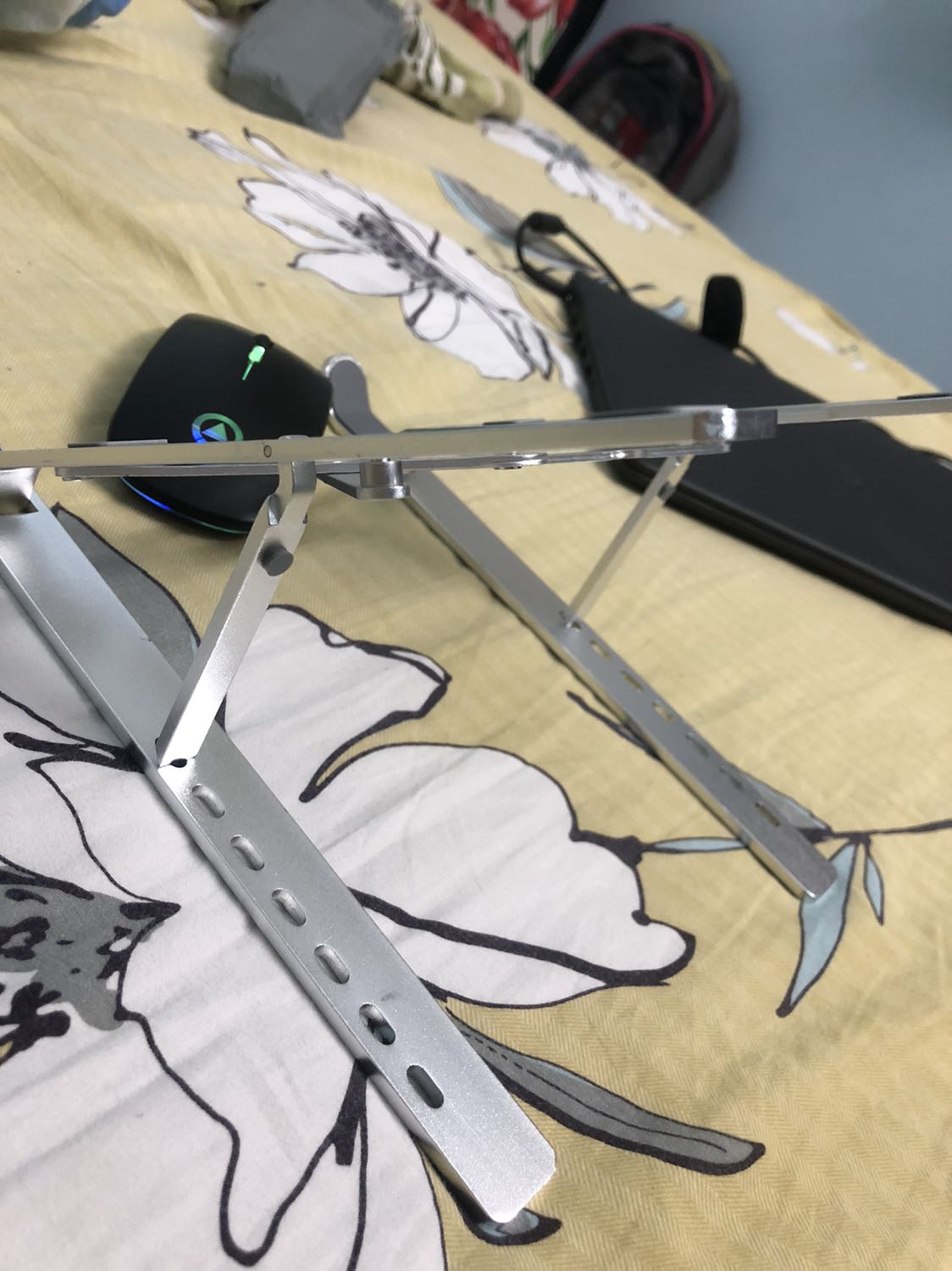 Hài lòng, giá hợp lí. Phù hợp với máy từ 13.5 inch trở xuống. 14 inch vẫn dùng được nhưng sẽ hơi nhỏ, cảm giác không được thoải mái lắm