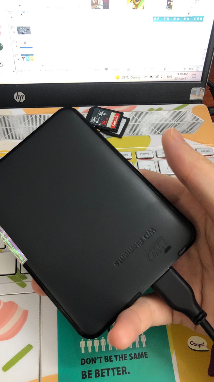 Ổ cứng thì không vấn đề gì nhưng shipper thì có ạ :)) ko hiểu là mình làm nên cái tội gì mà anh ý cáu gắt lườm nguýt mình như bố mình ấy sợ quá đi mất :)) sáng sớm cáu *** chưởng, hy vọng shipper của tiki nếu không muốn đi ship buổi sáng thì đừng đi, ảnh hưởng đến tâm trạng cả ngày của người nhận hàng lắm!