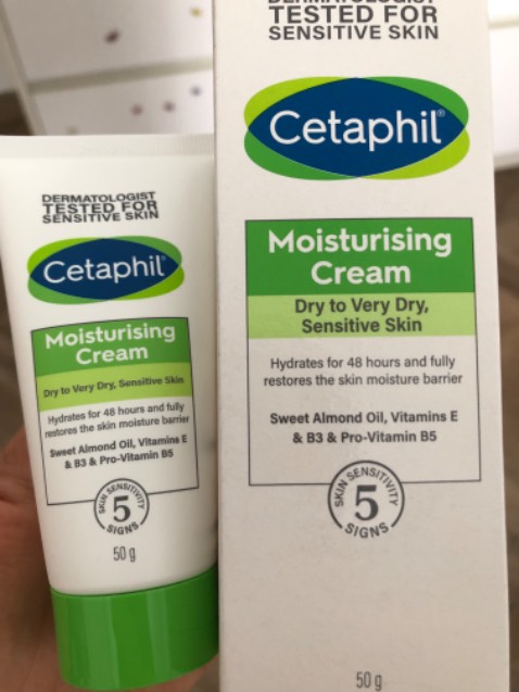 Sản phẩm dưỡng ẩm tốt, không rít da.