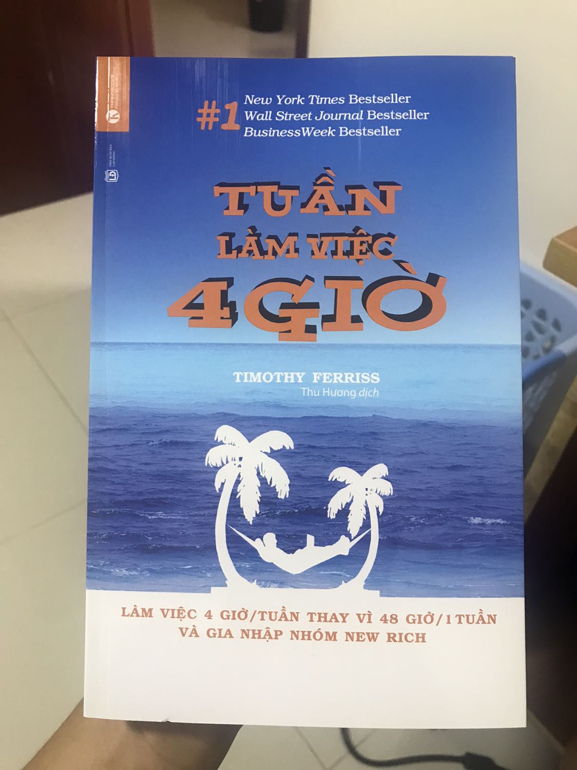 Sách dày, nội dung cũng thú vị, tác giả là người hài hước nên đọc không bị chán. Sách hơi bị vết cấn do vận chuyển
