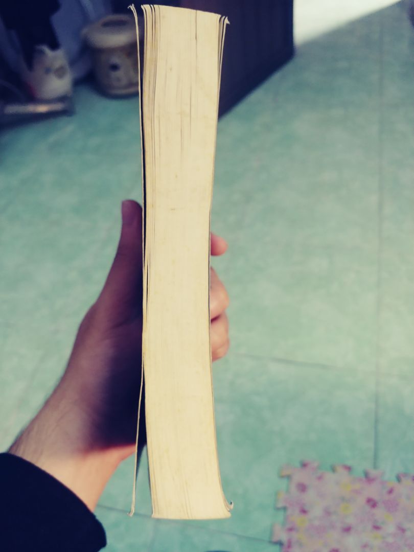 tiki giao hàng thì nhanh rồi nhưng mà lại bán sách cũ sách hết date cho khách hàng. Thực sự thất vọng vì chất lượng sách lần này, sách thì cũ rích, quăn queo, nhiều vệt đốm vàng và bám bụi nhiều. Sách cũng ko có seal luôn. Rất mong tiki nhận đc phản hồi và đổi trả sách khác cho mình