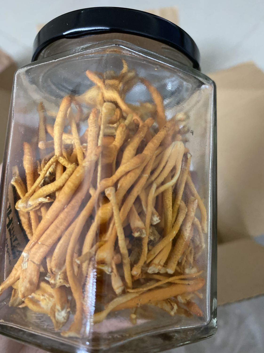 Đóng gỏi cẩn thận,hộp có tem nhãn đầy đủ,hàng chuẩn sợi dài không vụn, nói chung là chất lượng, rất hài lòng, dùng hết sẽ mua tiếp