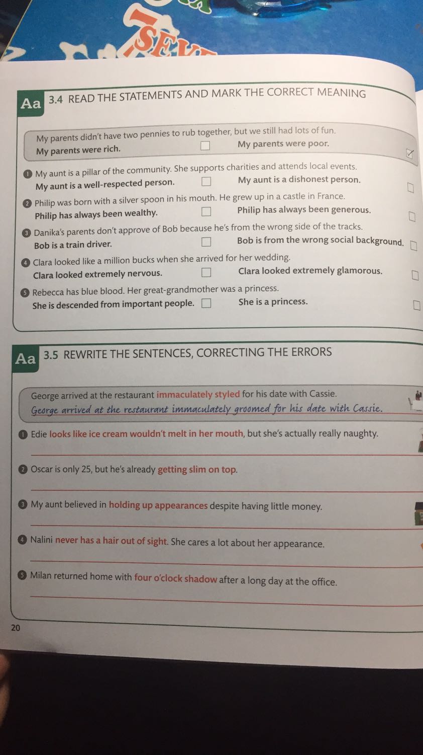 Sách in màu nên khi sử dụng không bị nhàm chán.
Có hình minh hoạ, ví dụ, giải nghĩa tiếng anh và bài tập.
Phân loại theo chủ đề nên mình rất là ưng cái bụng nha