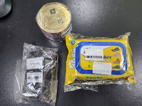 Lau nhanh sạch, nhìn giày có vẻ mới hơn, hàng ok, đánh giá 5 sao