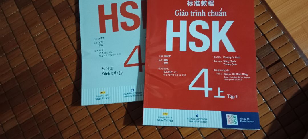 shop không chi nổi tiền mua giấy chống sốc ạ? làm ăn như qq vậy đó? =))))) mất 300k cho 2 quyển sách? rồi như này sao học? trải nghiệm lần đầu tiên đặt sách Tiki của em đây ạ =))) ối rồi ôi luôn