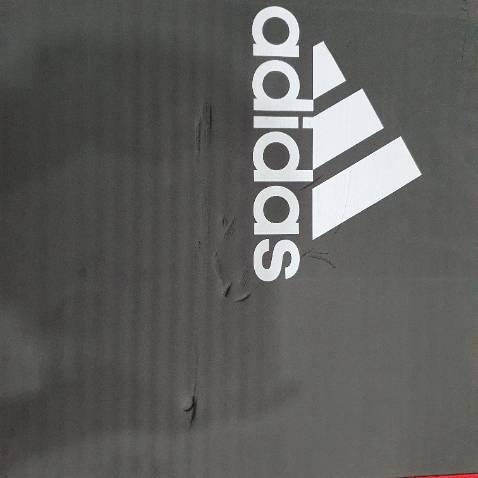 Thảm mới mà bị cấn, có dấu lủng. Giá không hề rẻ mà như vậy thì thật là thất vọng! Mình có thấy mấy bài review trước, cũng bị như vậy. Mình không nghĩ là do bên giao hàng, vì mặt trên cuộn vào trong.