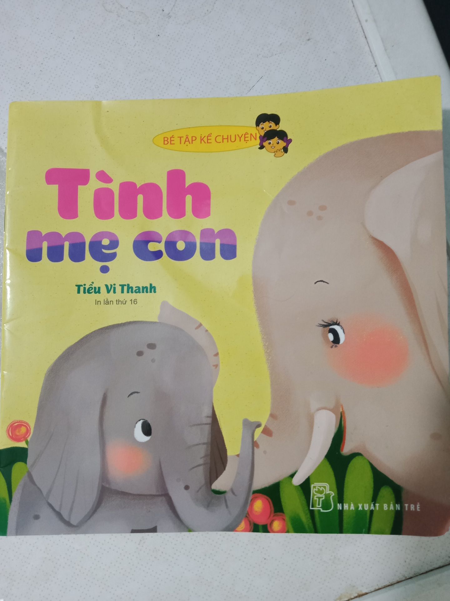 hình đẹp, chữ ít, nội dung đơn giản. bé dễ nhớ