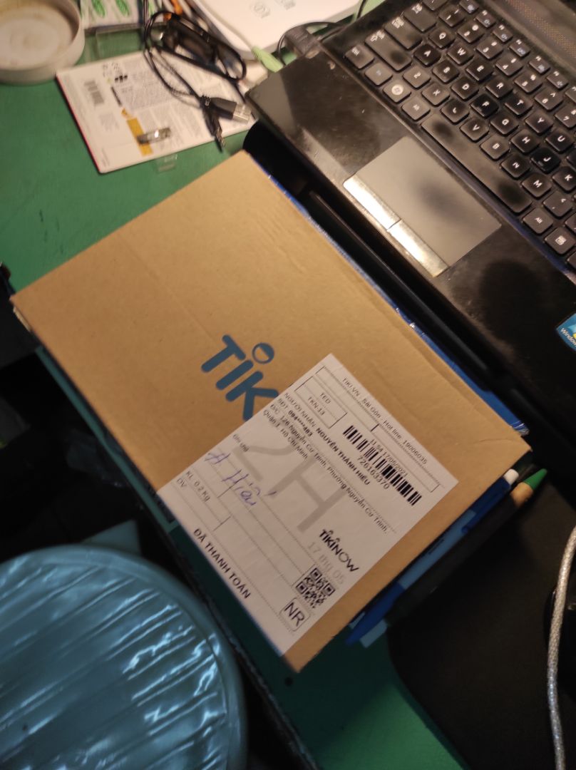 hài lòng sản phẩm, giao đúng hẹn mặc dù sắp mưa, sản phẩm bọc kiến chưa bóc rất mới chất lượng.