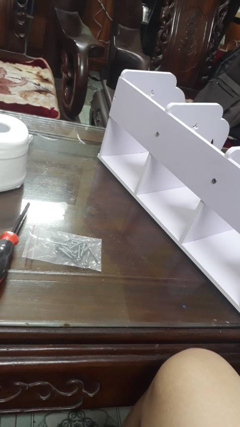 Kệ rất chắc chắn, đẹp nha, dễ lắp cực kỳ, shop còn cho dư ốc, rất có tâm, lần sau sẽ mua thêm 5 cái này nữa, cảm ơn shop, 10 điểm