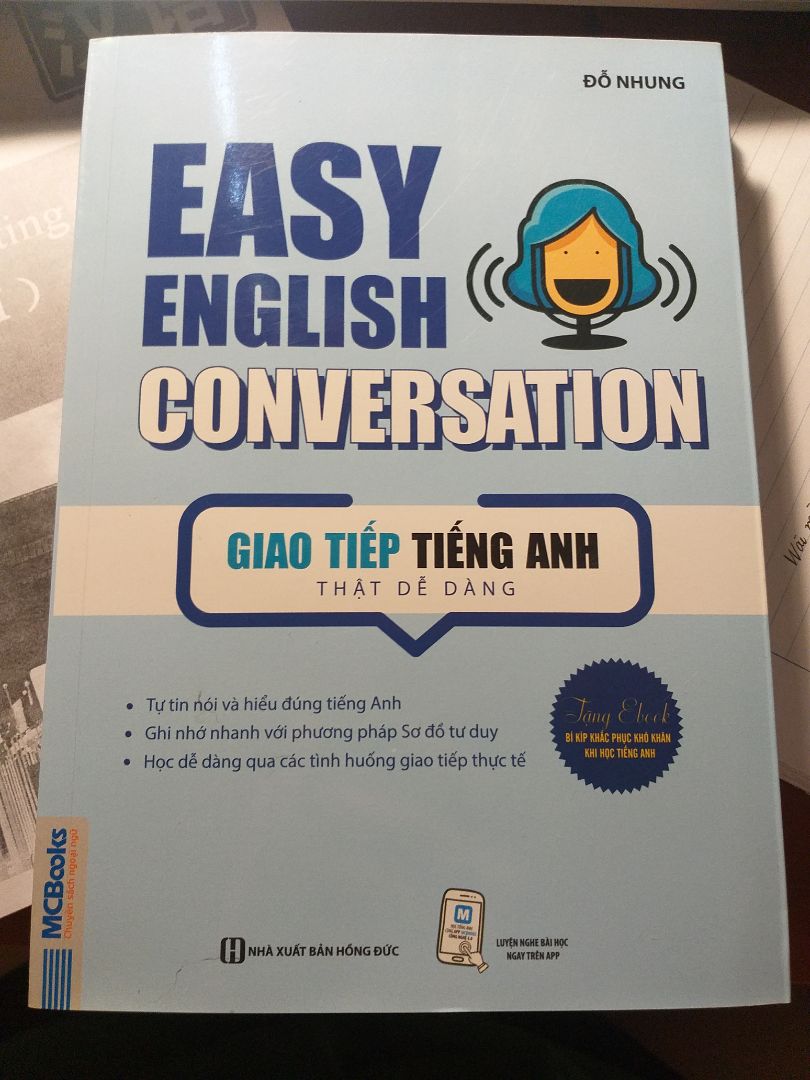 Sách đẹp, lúc giao về không bị mối méo nhiều, bên trong sách có màu dễ nhìn dễ sử dụng, kiến thức mình thấy khá hữu ích. Rất nên mua nha mọi người