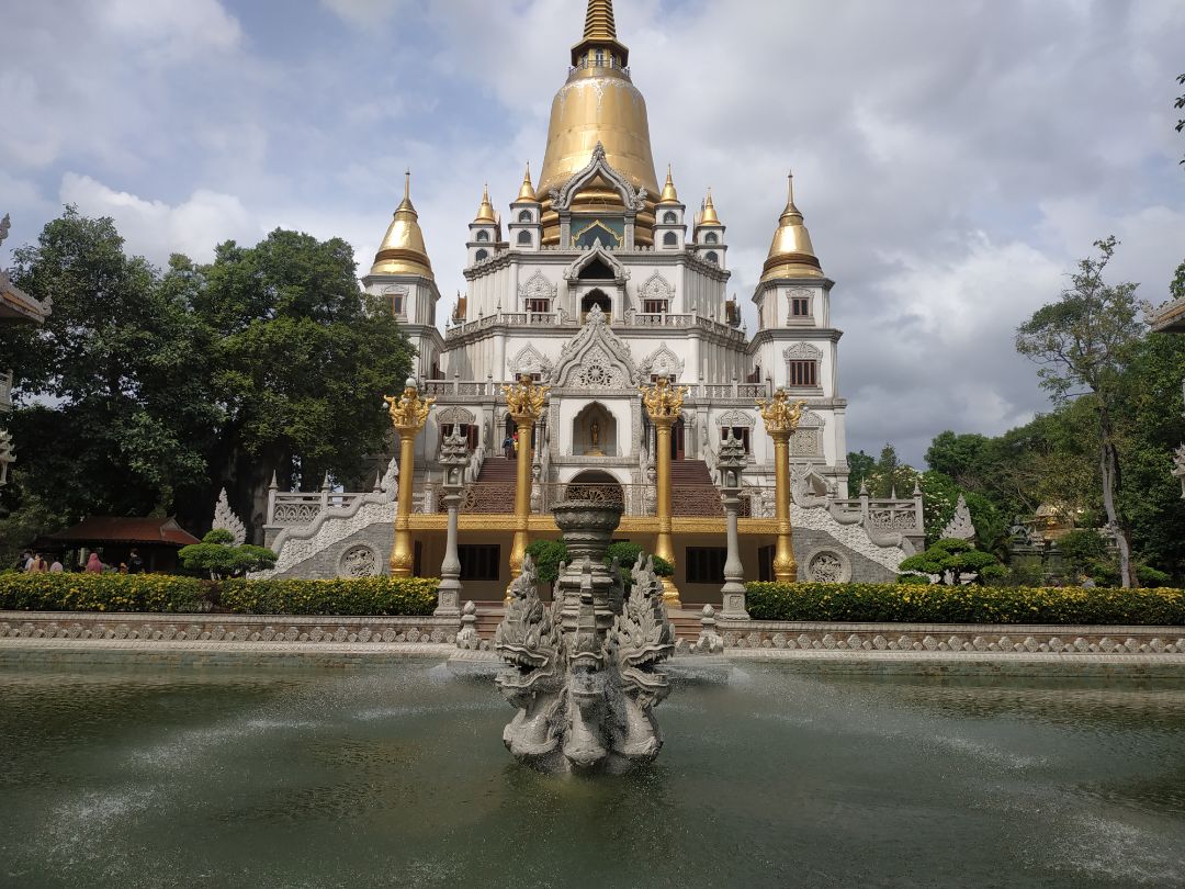 vòng đẹp, rất chắc chắn, xốp bọc dầy,nặng cũng 1kg, lắc ko bị đau, rất đáng đồng tiền bát gạo. bạn giao hàng nhanh chu đáo
mình nghĩ những ai bị bung khi lắc hay vòng không chắc chắn là do lắp chưa vào khớp nối.