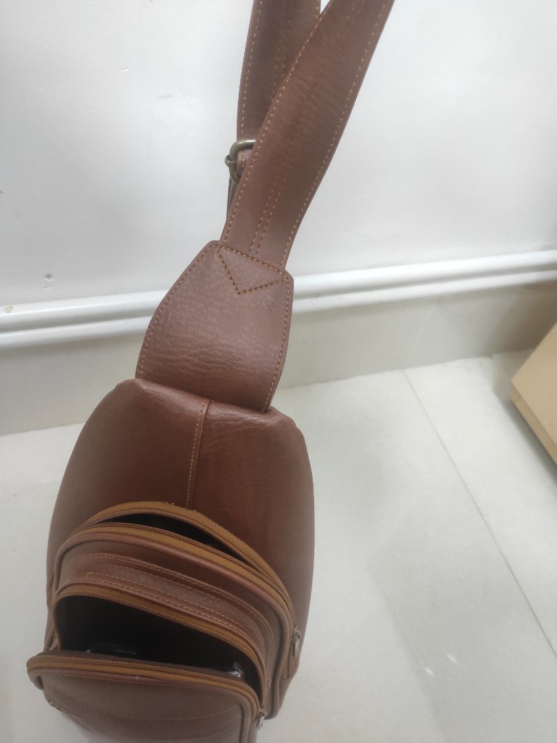 túi chéo rất tốt nhé, xài tới giờ chưa thấy hư hao gì, nói chung là hài lòng