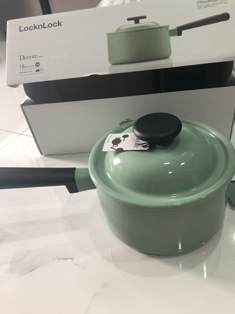 Bình màu đen nhám rất đẹp dung tích vừa sử dụng ucf chuẩn nhé giữ nhiệt tốt giao hàng cực nhanh đặc biệt săn đc gía sale rất hài lòng bao bì chắc chắn nhân viên nhiệt tình