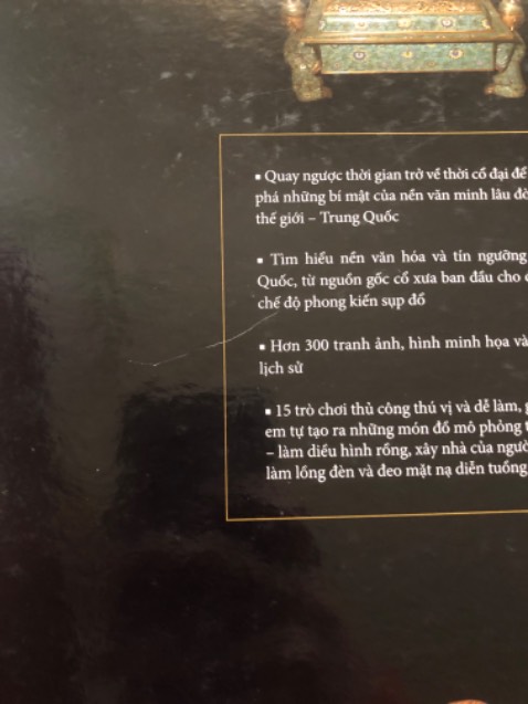 Sách hơi bị trầy nhẹ, và có dính dơ một xíu