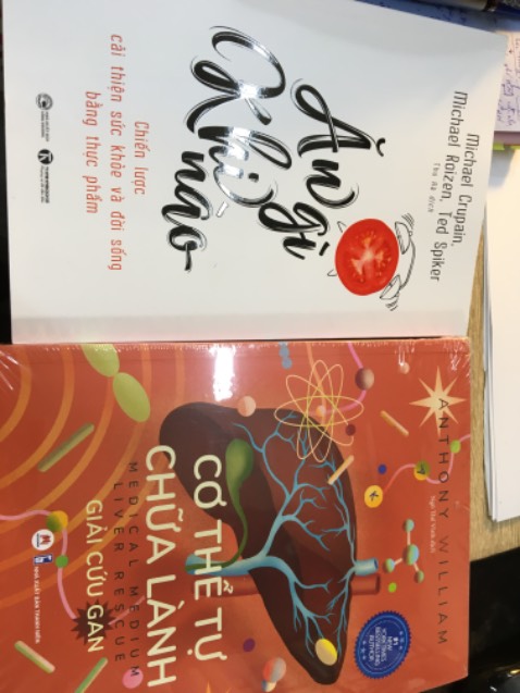 Sách dày dặn, giao hàng nhanh chóng. 1 cuốn có màng co, 1 cuốn không màng co. Mình chưa đọc hết, nhưng thấy cuốn này có 1 bộ, hướng dẫn cả về dinh dưỡng và kiến thức, mọi người đọc thử xem sao