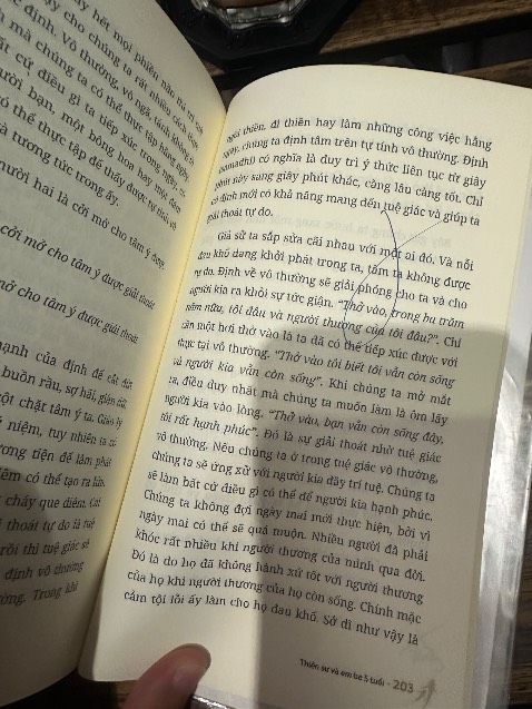 Mua sách năm 2022 nhưng giờ mình mới có dịp đọc tới. Sách in bị lỗi mấy trang cuối như hình, làm cho trải nghiệm của mình ko tốt nhưng tổng thể nội dung sách rất hay & có thể áp dụng vào đời sống tu tập hàng ngày. Mong là NSX chú ý cẩn thận hơn cho lần xuất bản sau.